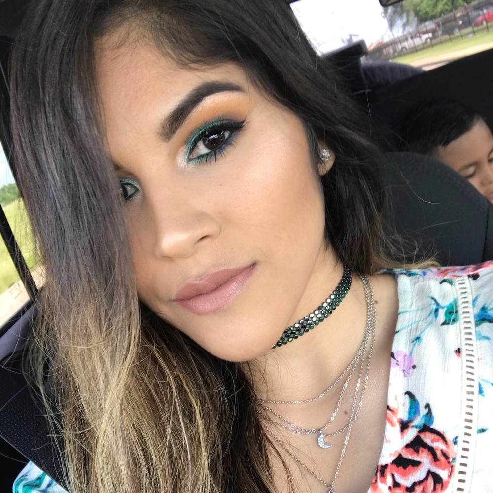 Meet your Posher, Laura